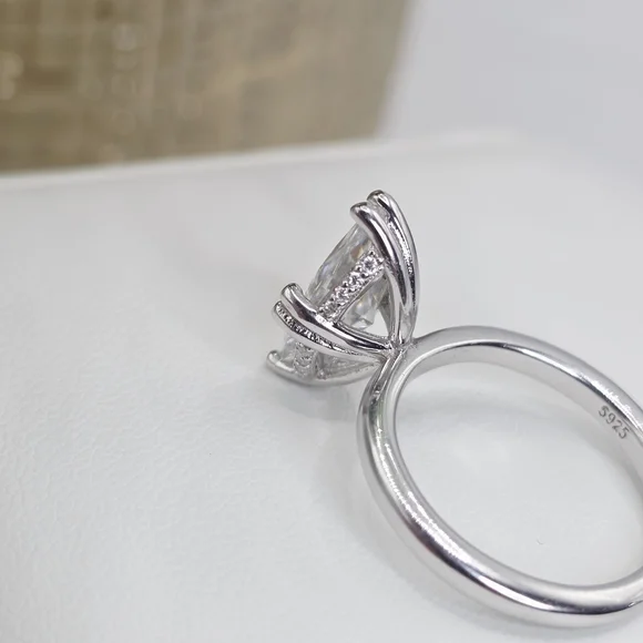 4CWT Moissanite 8-prong marquise cut set in solid S925 sterling silver. - Picture 7 of 11